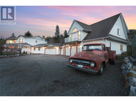 Dining nook - 6655 Cosens Bay Road, Coldstream, BC V1B1N7 Photo 1