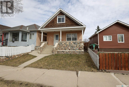 Foyer - 670 Athabasca Street E, Moose Jaw, SK S6H0M3 Photo 1