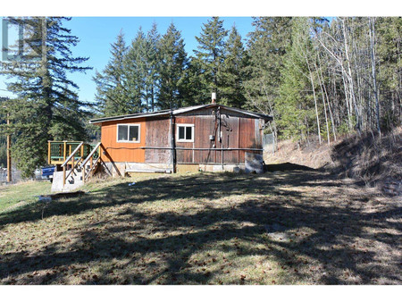 Enclosed porch - 6762 Lagerquist Road, Mcleese Lake, BC V0L1P0 Photo 1