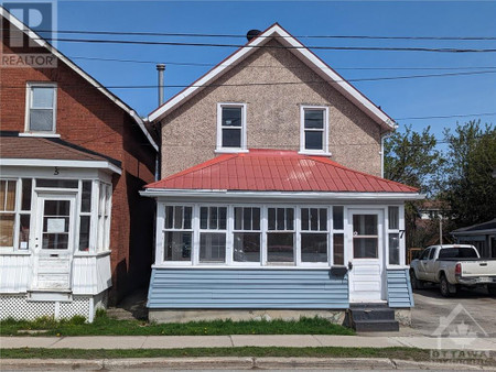 Enclosed porch - 7 Abbott Street S, Smiths Falls, ON K7A4S1 Photo 1