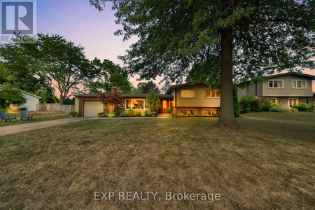 7 Redwood Drive