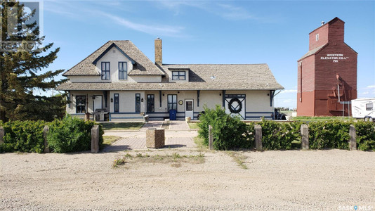 Kitchen - 700 Main Street E, Gravelbourg, SK S0H1X0 Photo 1