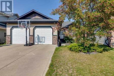 Family room - 71 Issard Close, Red Deer, AB T4R0C3 Photo 1