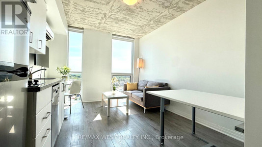 712 1900 Simcoe Street N