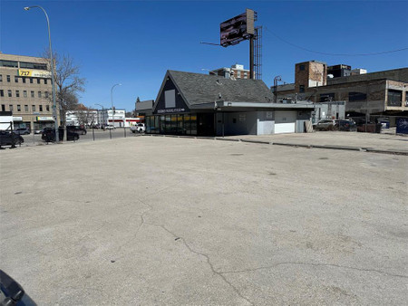712 Portage Avenue