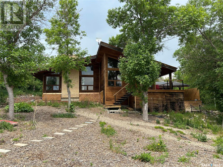 718 Lakeview Crescent