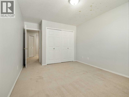77 Columbia Boulevard W