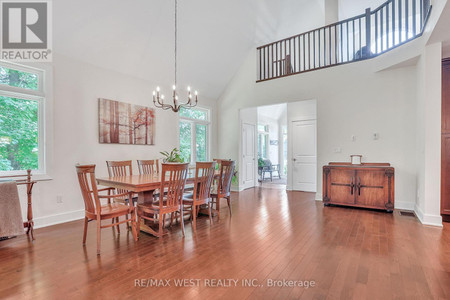 8 Westwind Court