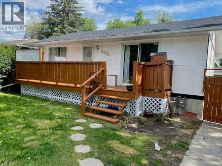 Kitchen - 8016 33 Avenue Nw, Calgary, AB T3B1L7 Photo 1