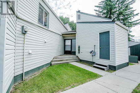 8205 98 Street, Peace River, AB T8S1S4 Photo 1