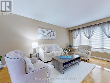 Living room - 86 Coral Gable Dr, Toronto, ON M9M1P1 Photo 1