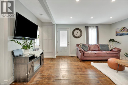 9 Lorimer Street