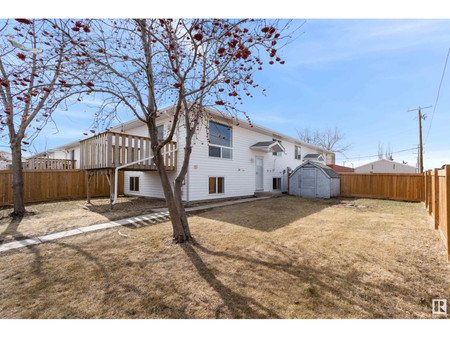 Living room - A 10022 99 St, Morinville, AB T8N5P1 Photo 1