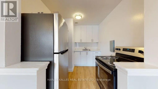 Kitchen - B 4 31 Clearview Hts, Toronto, ON M6M2A2 Photo 1