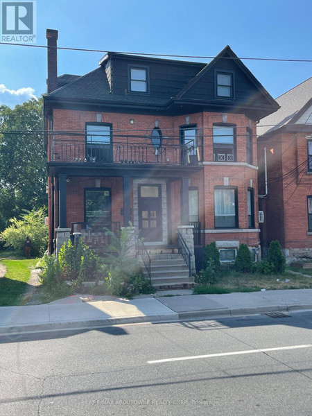 Lower 66 Wellington Street S