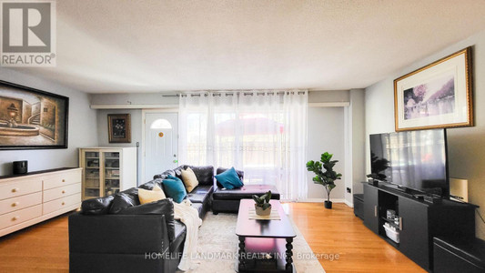 Living room - U 1 30 Grandravine Dr, Toronto, ON M3J1B1 Photo 1