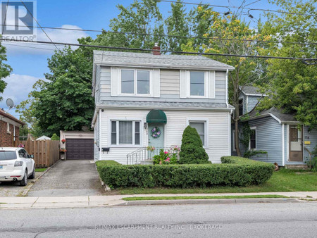 Upper 160 Welland Avenue