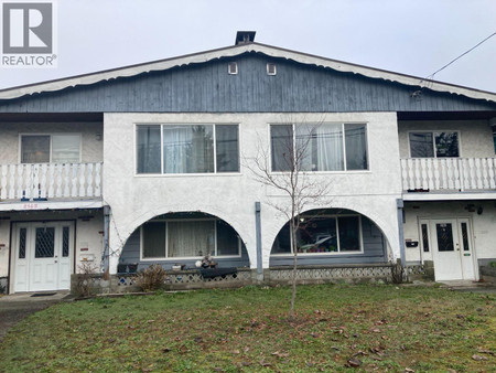 Upper 2165 Prairie Avenue