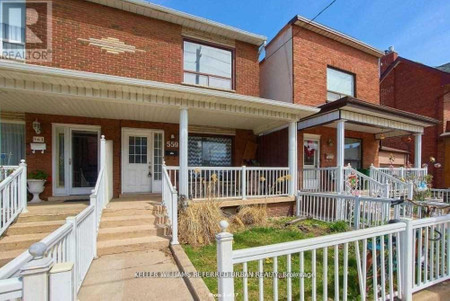 Upper 559 Dufferin Street