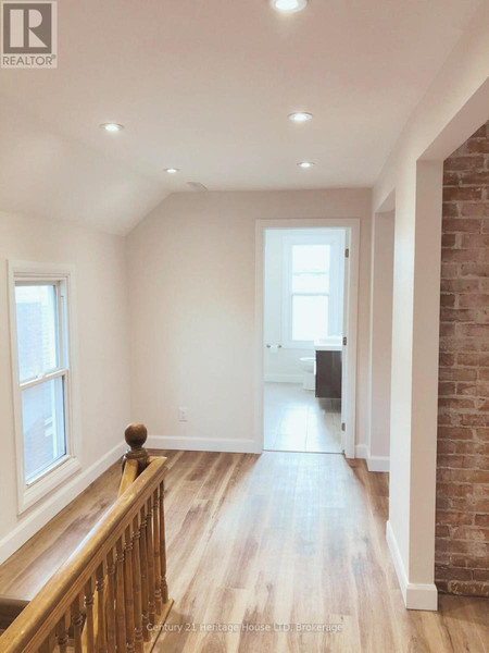 Upper 61 Phipps Street